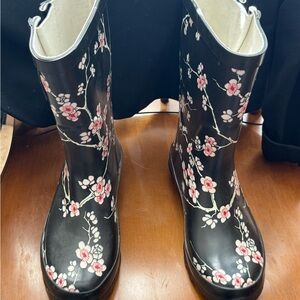Women’s Black Floral Rain Boots - Pink Blossom Pattern